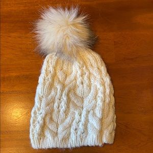 Gap cream winter hat with pom Pom